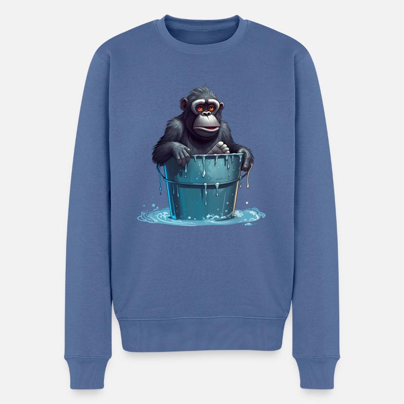 Affe kühlt sich an heißem Sommertag ab - Männer Premium Bio Pullover - Taubenblau