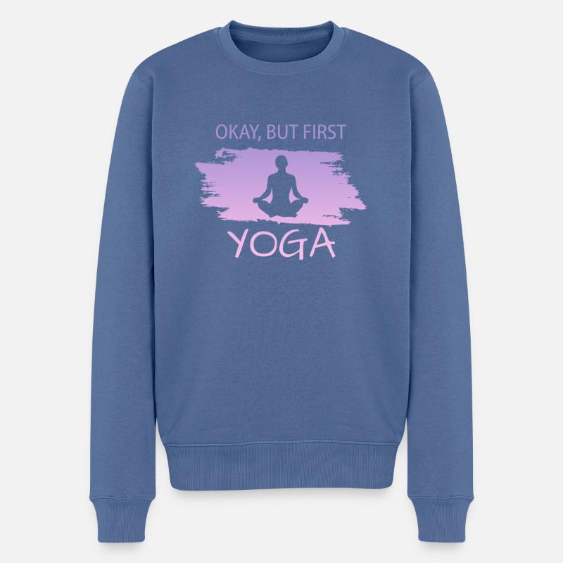 Okay but first Yoga - Männer Premium Bio Pullover - Taubenblau