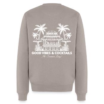 Beach Bar - Summer Vibes & Cocktails - Männer Premium Bio Pullover - Taupe - Hinten - Nico (187cm)