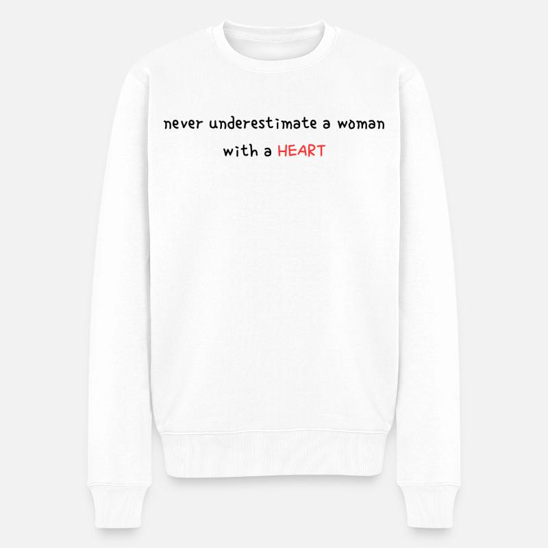 Never Underestimate A Woman With A Heart V Day - Männer Premium Bio Pullover - Weiß