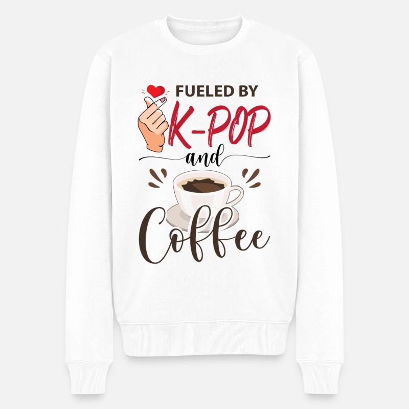Angetrieben von K-Pop und Kaffee - Männer Premium Bio Pullover - Weiß