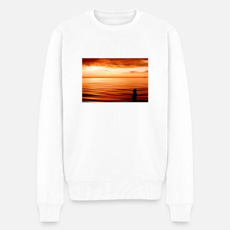 Silhouette am Strand bei Sonnenuntergang - Männer Premium Bio Pullover - Weiß