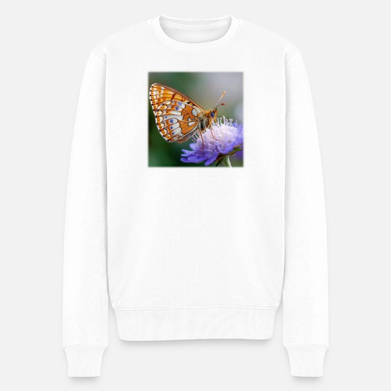 Perlmuttfalter auf lila Blüte Makro - Männer Premium Bio Pullover - Weiß