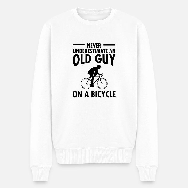 Never Underestimate An Old Guy On A Bicycle - Männer Premium Bio Pullover - Weiß