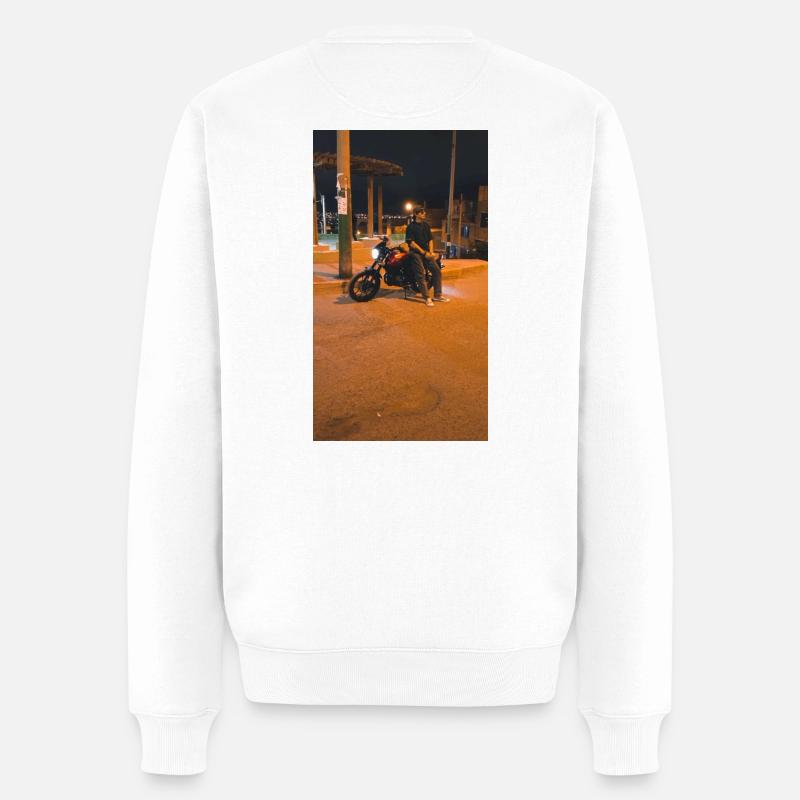Nachtfahrt auf städtischem Motorrad - Männer Premium Bio Pullover - Weiß