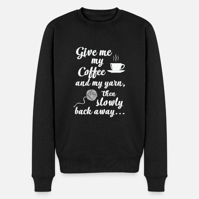Sewing Quote Give Me My Coffee and Yarn And Back A - Männer Premium Bio Pullover - Schwarz