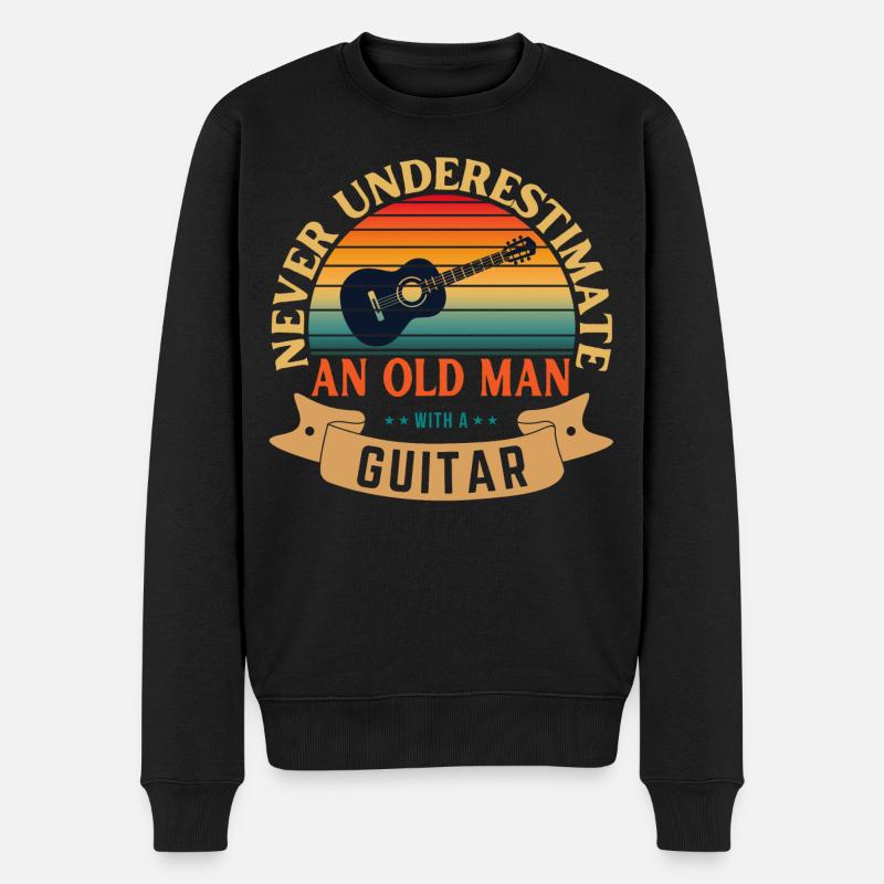 UNTERSCHÄTZE NIEMALS EINEN ALTEN MANN MIT EINER GITARRE - Männer Premium Bio Pullover - Schwarz