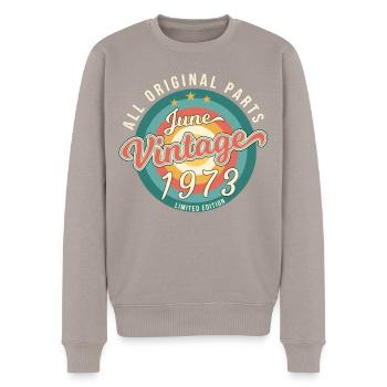 Juni 1973 Limitiert - Männer Premium Bio Pullover - Taupe - Vorne - Nico (187cm)