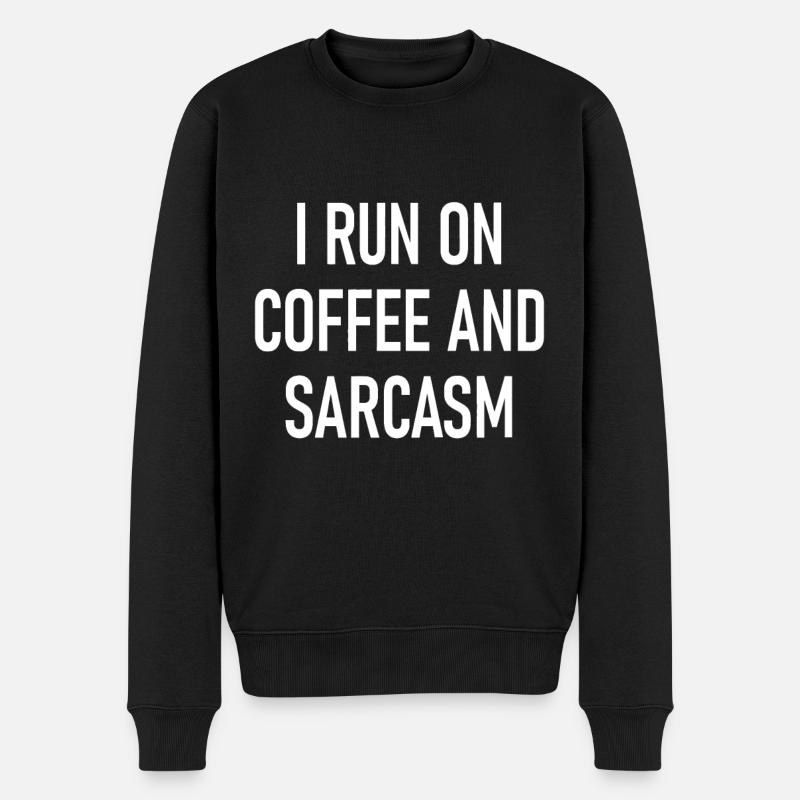 Ich laufe auf Kaffee und Sarkasmus, lustig, Witze, Sarcast - Männer Premium Bio Pullover - Schwarz