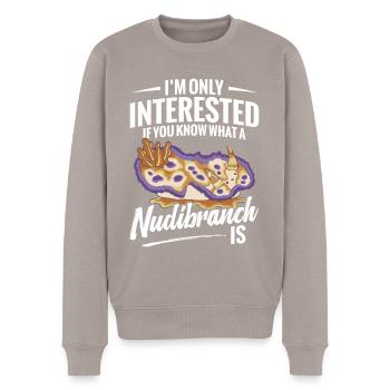 Mich Interessiert Nur, Ob Sie Wissen, Was Eine - Männer Premium Bio Pullover - Taupe - Vorne - Nico (187cm)