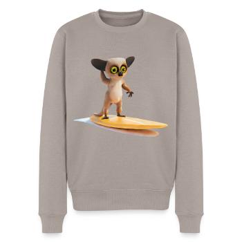 Surfbrett tragender Tarsier - Männer Premium Bio Pullover - Taupe - Vorne - Nico (187cm)