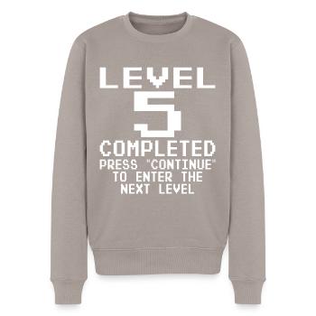 Niveau 5 Anniversaire complet - Pull Premium bio Homme - taupe - Devant - Nico (187cm)