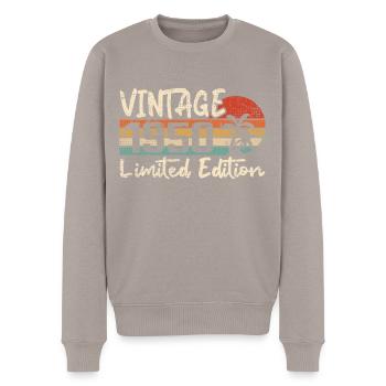 Vintage 1950er Vintage 1950er Jahre Geburtstagsgeschenk - Männer Premium Bio Pullover - Taupe - Vorne - Nico (187cm)