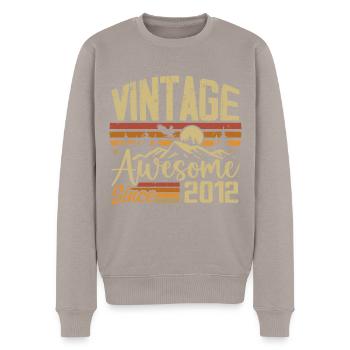 Jahrgang 2012 Retro Geburtstagsgeschenk 2012 - Männer Premium Bio Pullover - Taupe - Vorne - Nico (187cm)