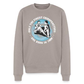 Physiotherapie Jahrgang 1989 geboren - Männer Premium Bio Pullover - Taupe - Vorne - Nico (187cm)