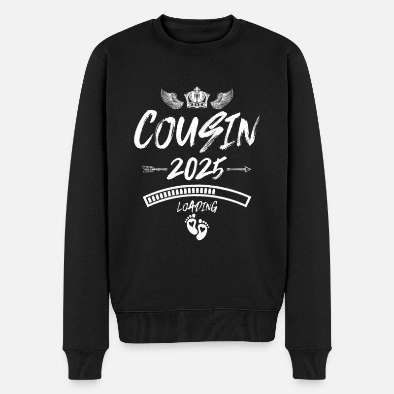 Cousin 2025 Loading Spruch - Männer Premium Bio Pullover - Schwarz