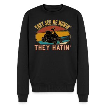 They see me mowin they hatin - Aufsitzmäher - Männer Premium Bio Pullover - Schwarz - Vorne - Nico (187cm)