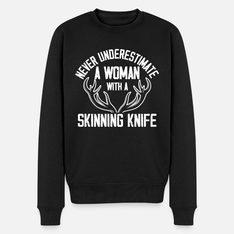 never underestimate woman with knife Design - Männer Premium Bio Pullover - Schwarz