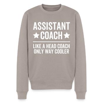 Assistenztrainer wie ein Cheftrainer nur viel cooler - Männer Premium Bio Pullover - Taupe - Vorne - Nico (187cm)