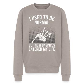 I used to be normal Now I play bagpipes - Men's Premium Organic Jumper - taupe - Front - Nico (187cm)