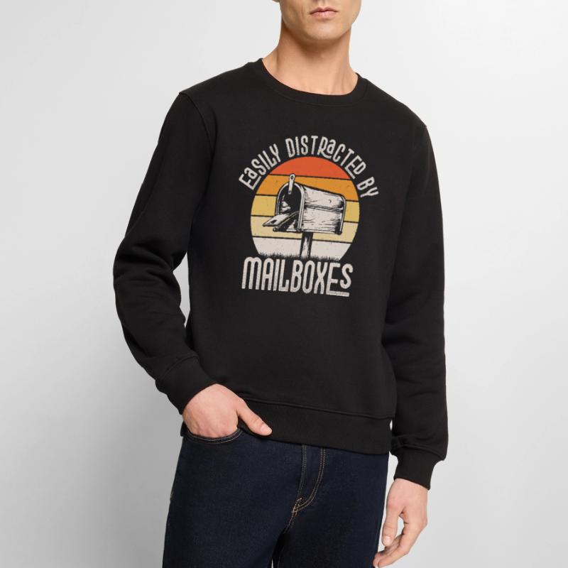 Easily Distracted By Mailboxes Postal Worker Mail Männer Premium Bio Pullover
