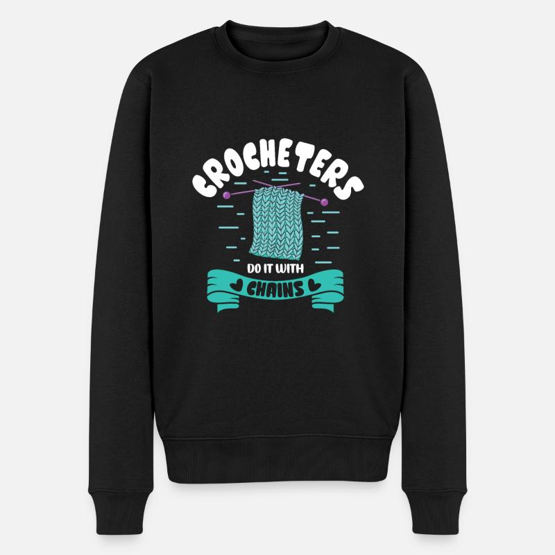 Crocheters do it with chains - Männer Premium Bio Pullover - Schwarz