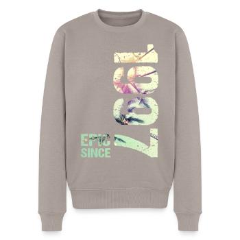 Epic Since 1997 Jahr Jubiläum - Männer Premium Bio Pullover - Taupe - Vorne - Nico (187cm)