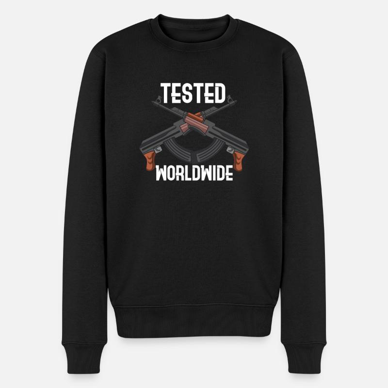 AK-47 RIFLE: Tested Worldwide - Männer Premium Bio Pullover - Schwarz