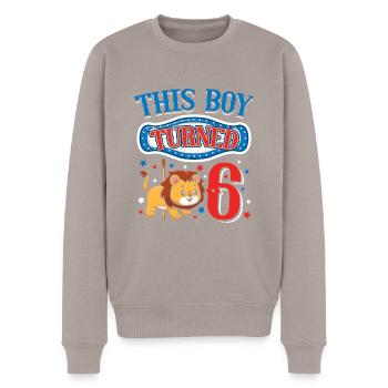 Carousel Birthday Party Lion Dieser Junge Wurde 6 - Männer Premium Bio Pullover - Taupe - Vorne - Nico (187cm)