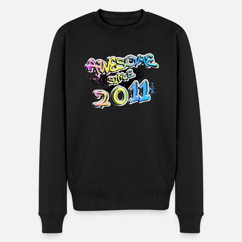 Awesome since 2011 - Männer Premium Bio Pullover - Schwarz