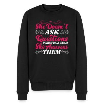 She Answers Questions During Ball Games 2 - Männer Premium Bio Pullover - Schwarz - Vorne - Nico (187cm)