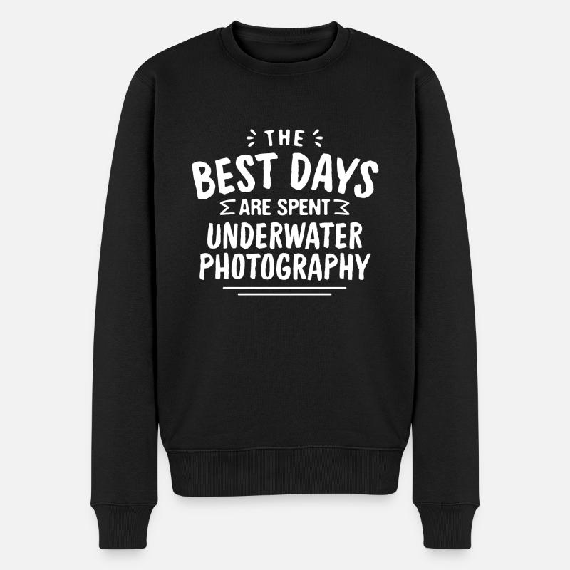 The Best Days Are Spent Underwater Photography - Männer Premium Bio Pullover - Schwarz