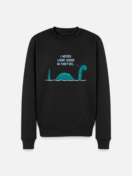 Nessie / Illustration - Männer Premium Bio Pullover - Schwarz
