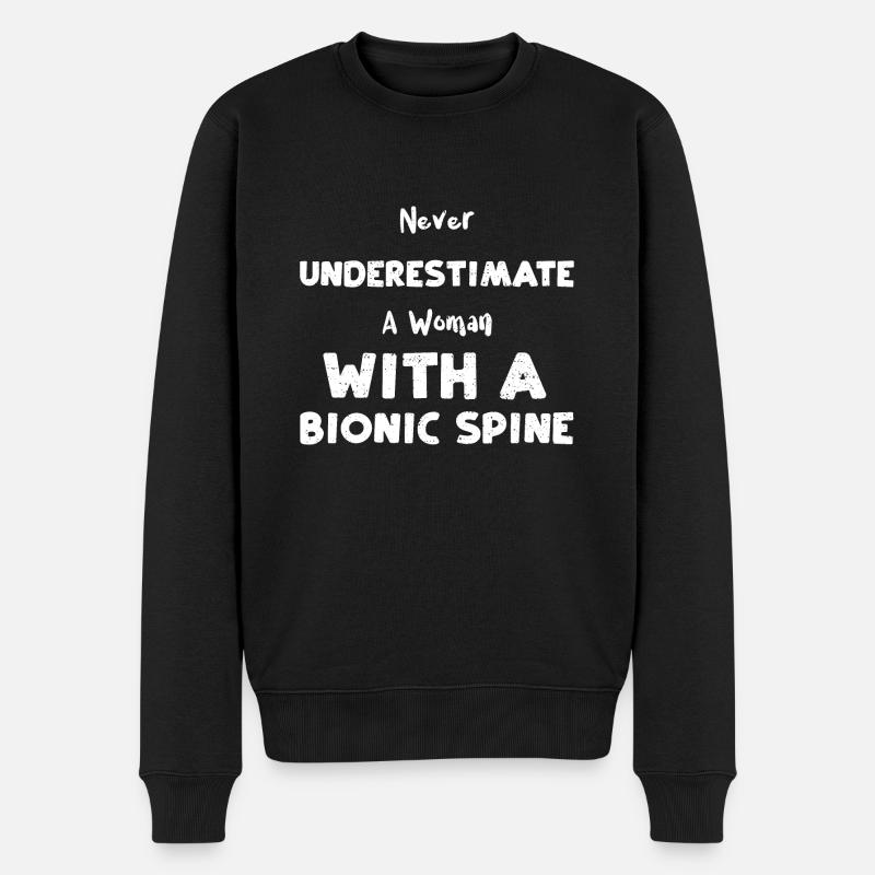 Never Underestimate A Woman With... - Männer Premium Bio Pullover - Schwarz