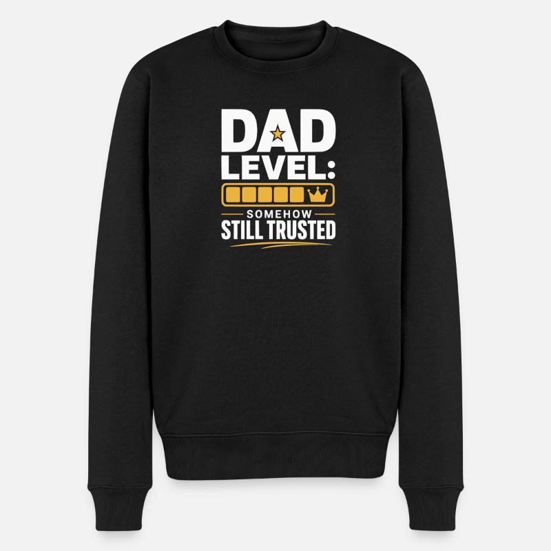 Dad Level: Immer noch vertraut - Männer Premium Bio Pullover - Schwarz