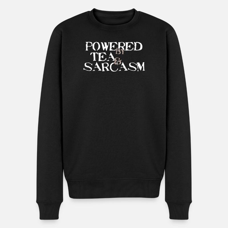 Powered by Tea & Sarcasm - Männer Premium Bio Pullover - Schwarz