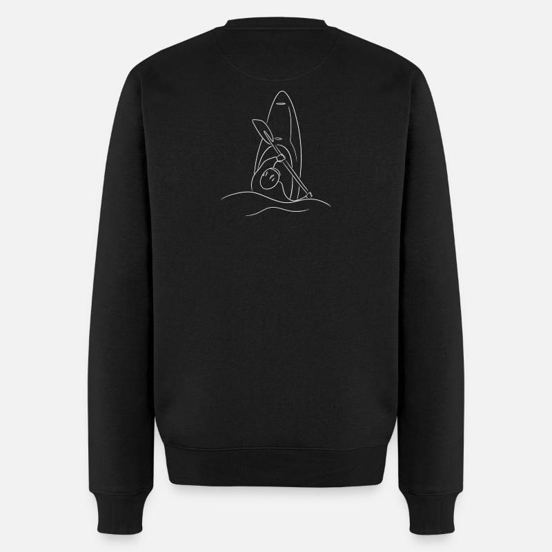 Kajaker in Wildwasserboot  - Männer Premium Bio Pullover - Schwarz