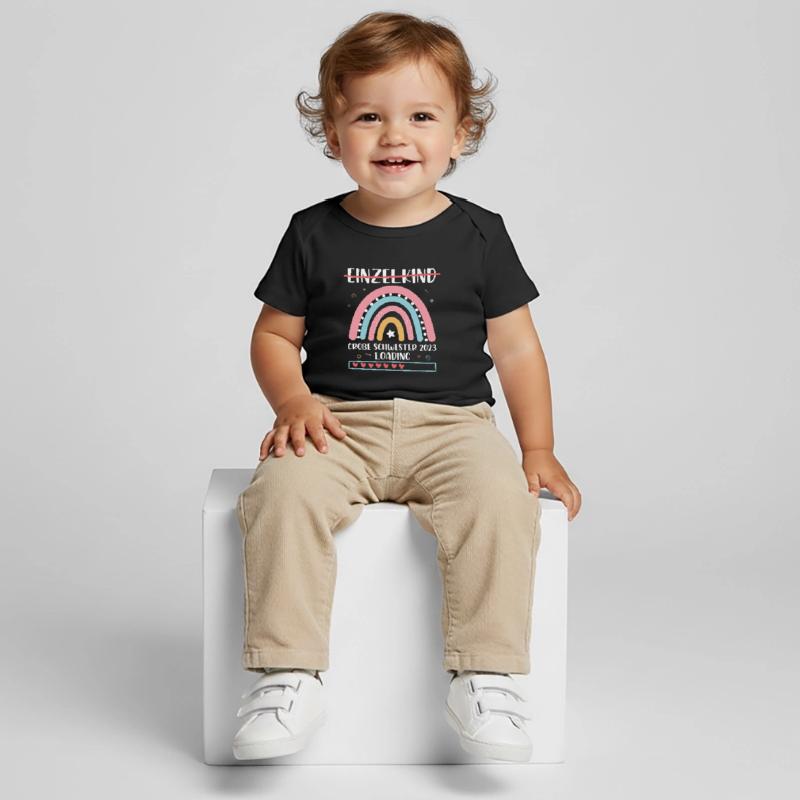 Große Schwester 2023 Loading Einzelkind Regenbogen Baby Premium Organic T-Shirt