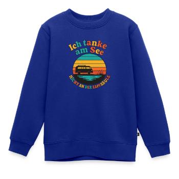 Camping Spruch – Ich tanke am See - Kinder Premium Organic Sweatshirt - Royalblau - Vorne - AI Model Kid Female (0cm)