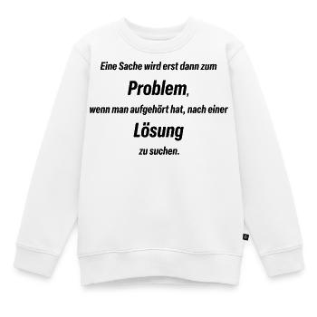 Problem & Lösung 3 de - Kinder Premium Organic Sweatshirt - Weiß - Vorne - AI Model Kid Male (0cm)