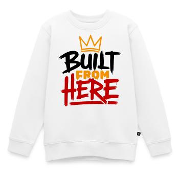 Construction From Here : Expression de fierté et d’authenticité - Sweat Premium enfant bio - blanc - Devant - AI Model Kid Male (0cm)