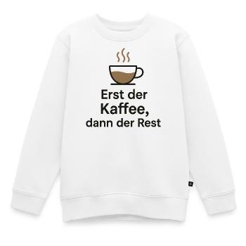 Erst Kaffee, dann Rest - Kinder Premium Organic Sweatshirt - Weiß - Vorne - AI Model Kid Male (0cm)