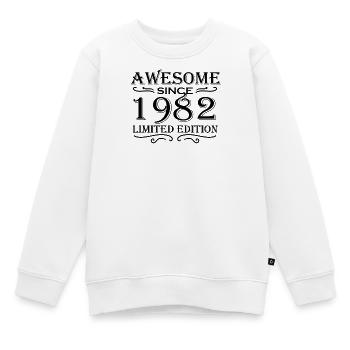 1982 - Jahrgang 1982 - Kinder Premium Organic Sweatshirt - Weiß - Vorne - AI Model Kid Male (0cm)