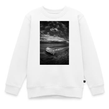 Un bateau sur une rive sombre - Sweat Premium enfant bio - blanc - Devant - AI Model Kid Male (0cm)