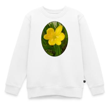 Gelbe Blüte im Vordergrund - Kinder Premium Organic Sweatshirt - Weiß - Vorne - AI Model Kid Male (0cm)