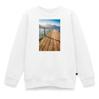 Holzsteg am Bergsee im Sonnenlicht - Kinder Premium Organic Sweatshirt - Weiß - Vorne - AI Model Kid Male (0cm)