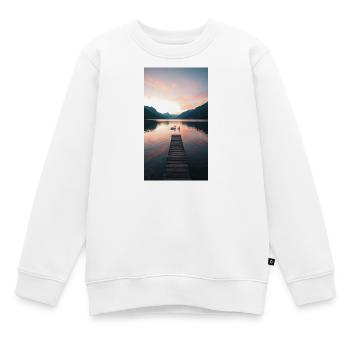 À l’ouest au bord du lac avec une jetée et des cygnes - Sweat Premium enfant bio - blanc - Devant - AI Model Kid Male (0cm)