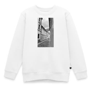 Eine Gasse in der schwarz-weißen Altstadt - Kinder Premium Organic Sweatshirt - Weiß - Vorne - AI Model Kid Male (0cm)