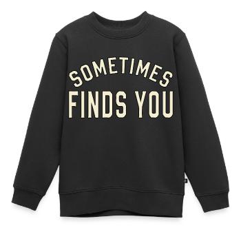 FINDET DICH MANCHMAL - Kinder Premium Organic Sweatshirt - Schwarz - Vorne - AI Model Kid Female (0cm)