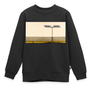 Der Schatten der Straßenlaterne an der Fassade - Kinder Premium Organic Sweatshirt - Schwarz - Vorne - AI Model Kid Female (0cm)